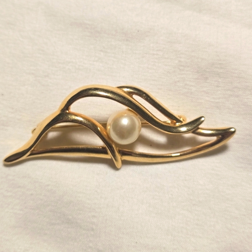 Napier Gold and Cream Brooch with Pearl Accent